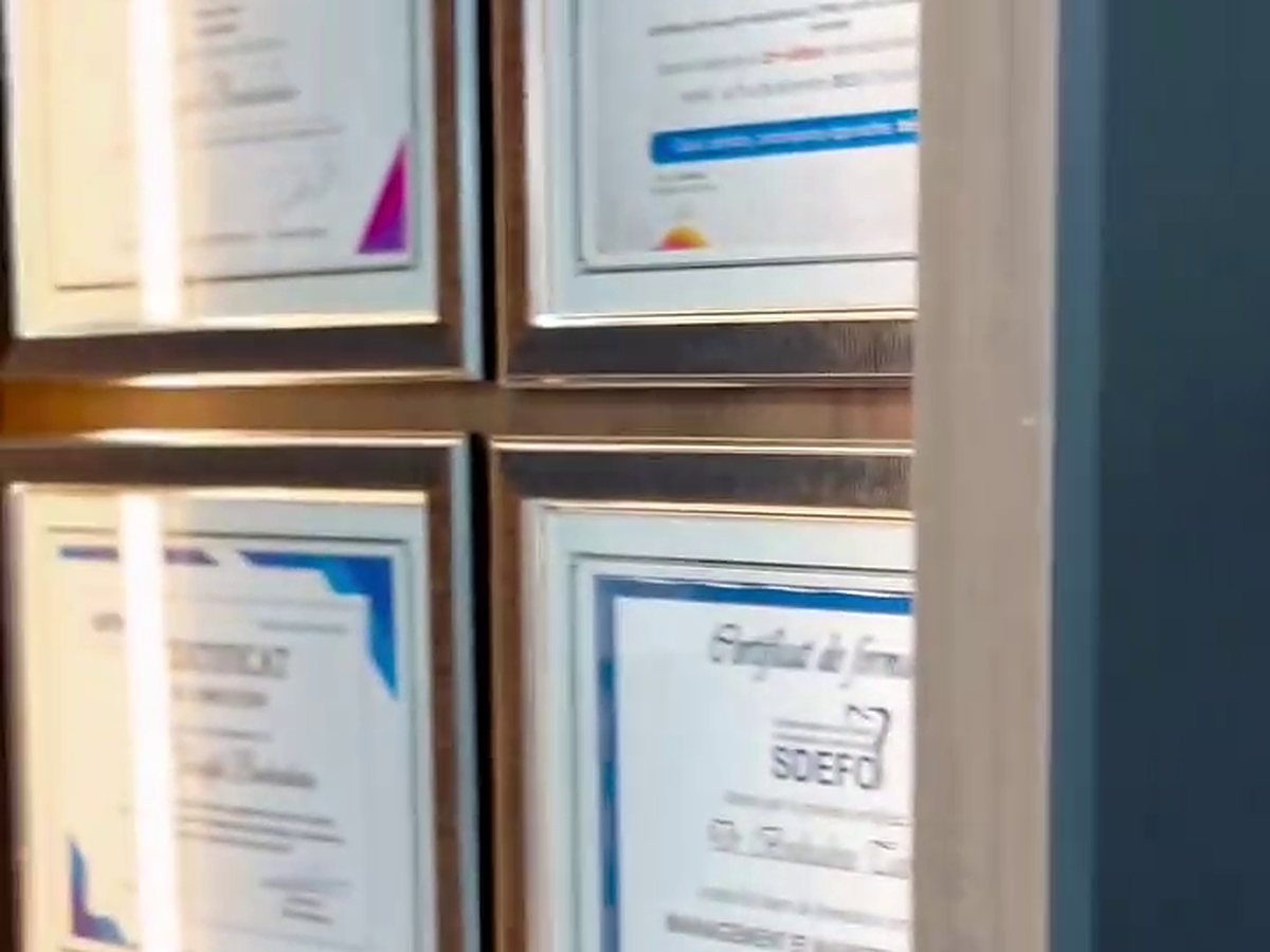 Diplômes et attestations de formation du Dr Boukadous